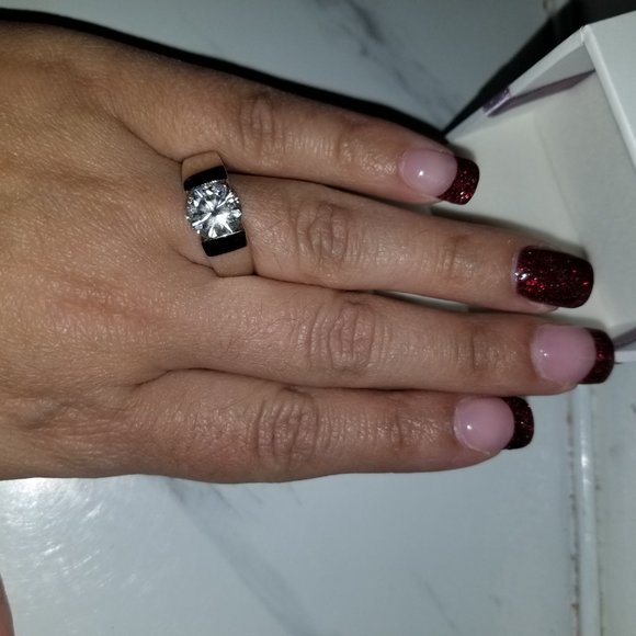 Doveggs Moissanite Ring - Picture 5 of 8